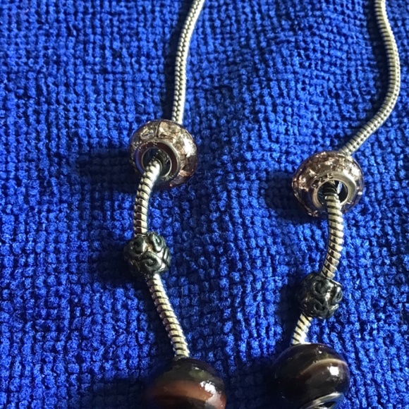 Cable necklace with round glass beads and a charm - silver and brown - Picture 8 of 9